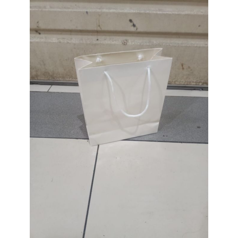 

Paper bag mini warna terlaris dan termurah isi 12pcs/bahan tebal