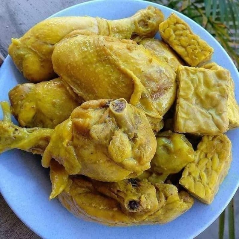 

AYAM GORENG LENGKUAS UNGKEP BERAT 1.2 - 1.4KG/EKOR BONUS TEMPE UNGKEP 10PCS berikut Sambel pecel