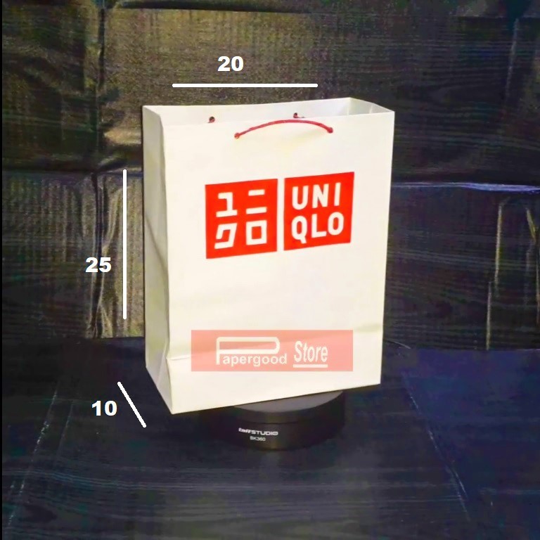 

Paper bag Uniqlo putih 2 sisi small 20 x 25 x 10