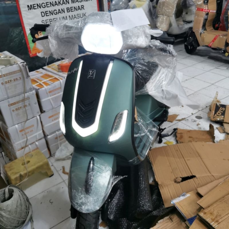Uwinfly Vespa Listrik T3s pro ( Khusus Sidoarjo Surabaya Gersik Mojokerto)