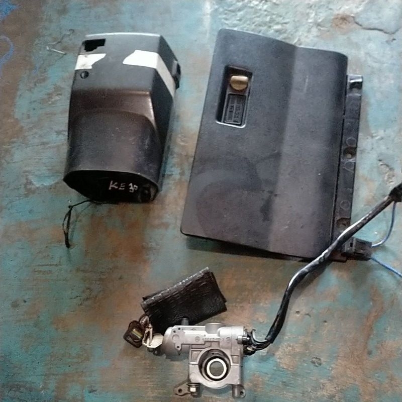 kunci kontak,cover stir,tutup laci ,kisi kap mesin Corolla ke30