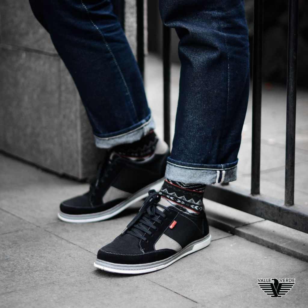 Sepatu Sneakers Tali Pria THOMAS - VALLEVERDE