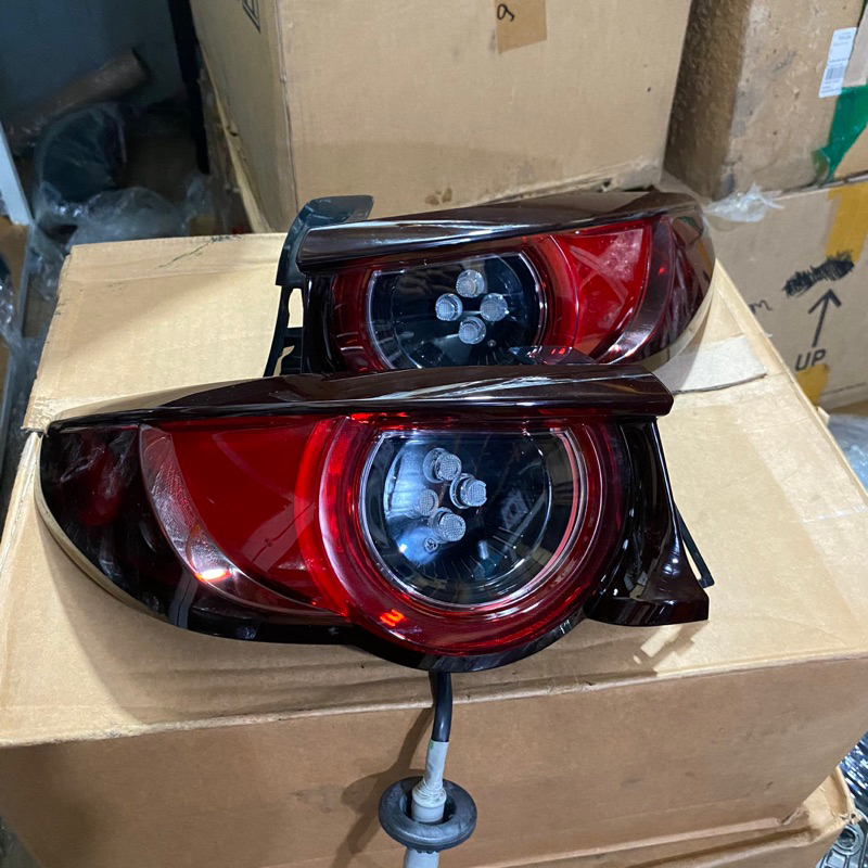 setoplamp lampu belakang mazda 3 mazda3 hatchback original