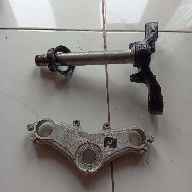T segitiga atas bawah segitiga shockbreaker depan KPP Honda Cbr 150r old cbu Original