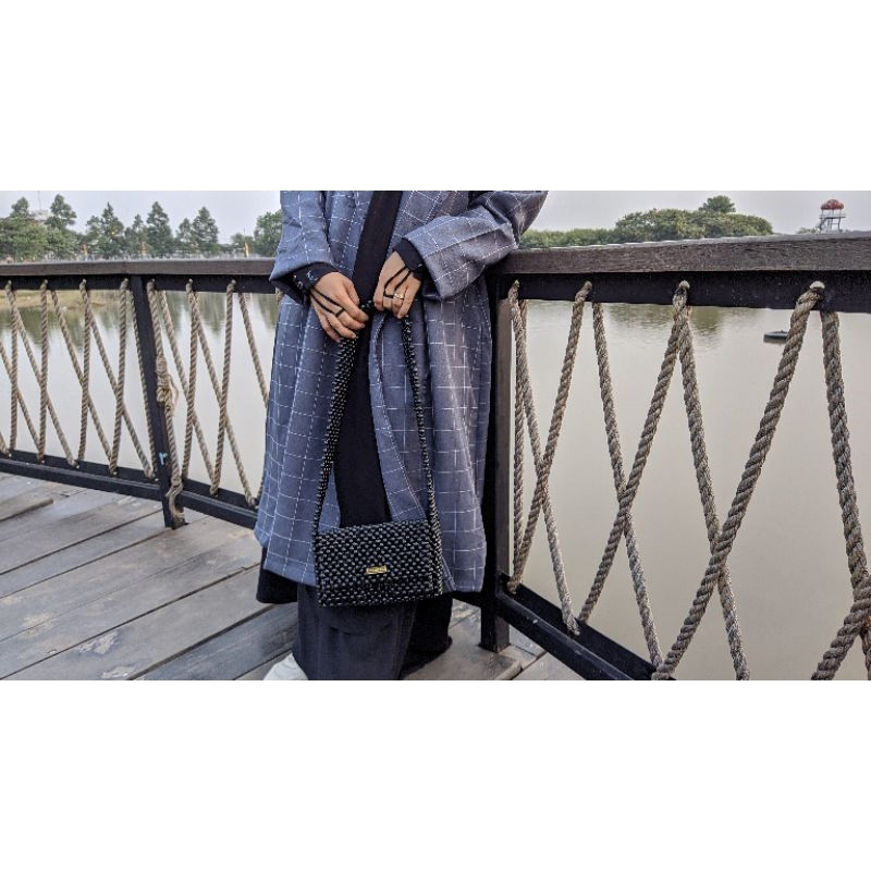 tas manik-manik/beads bag/hitam mengkilap