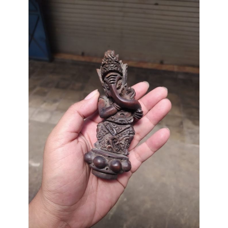 Deder keris bali