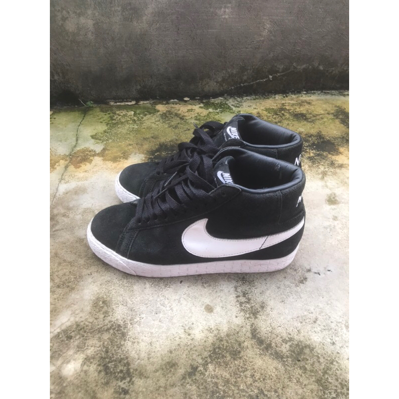 Nike blazer mid skateboarding