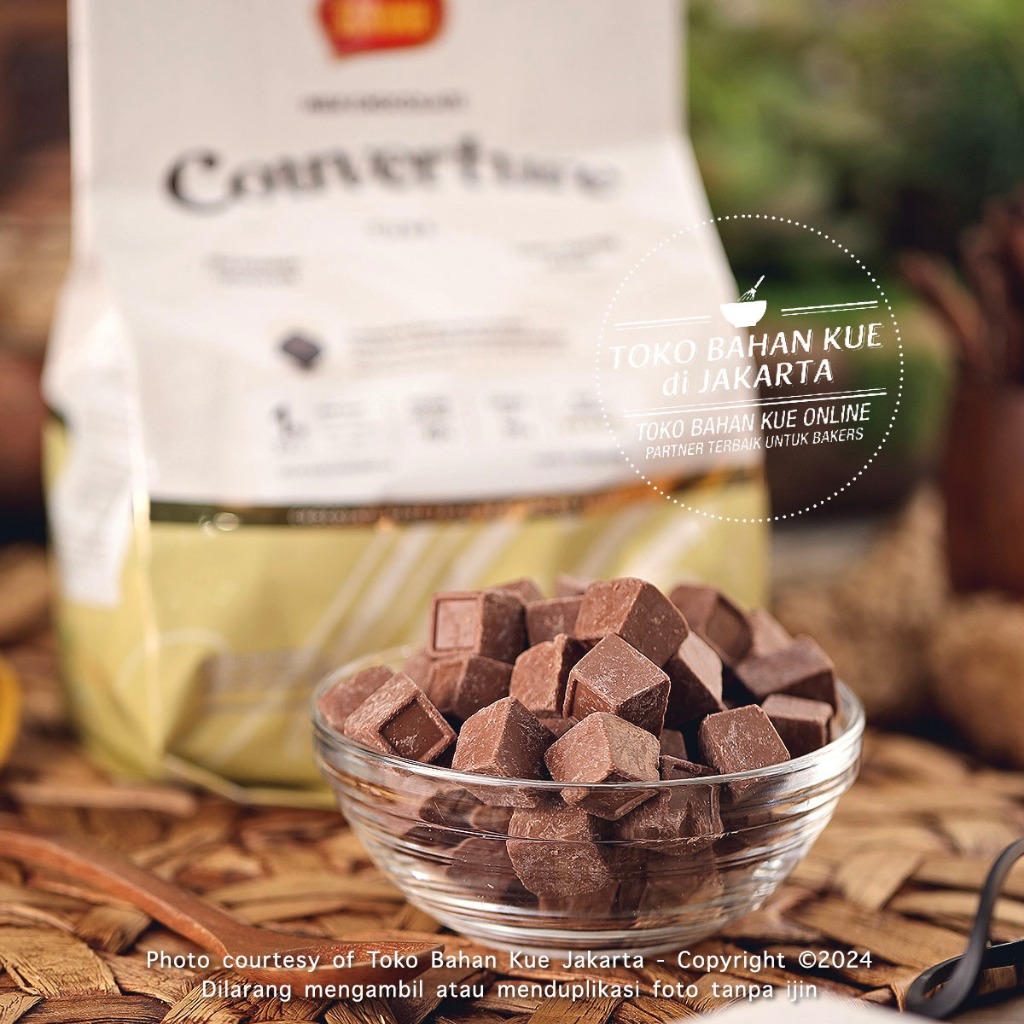 

Schoko Couverture Milk 250gr Chocolate Susu CUBE Coklat Dadu Baking