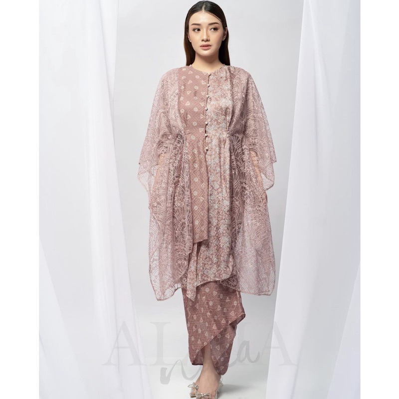 PRELOVED AGNIA KEBAYA BY ALMA NAIA