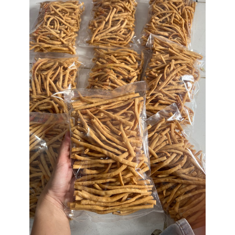 

stik bawang UN 250gr @yunicookies.pontianak