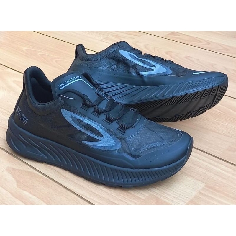 SEPATU RUNNING 910 GEIST EKIDEN ALL BLACK®