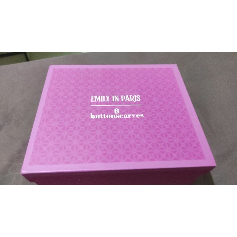 buttonscraves Emily in paris