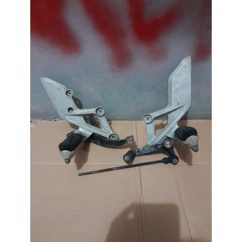 Foot step depan Cbr 150 R Fi original copotan Footstep depan