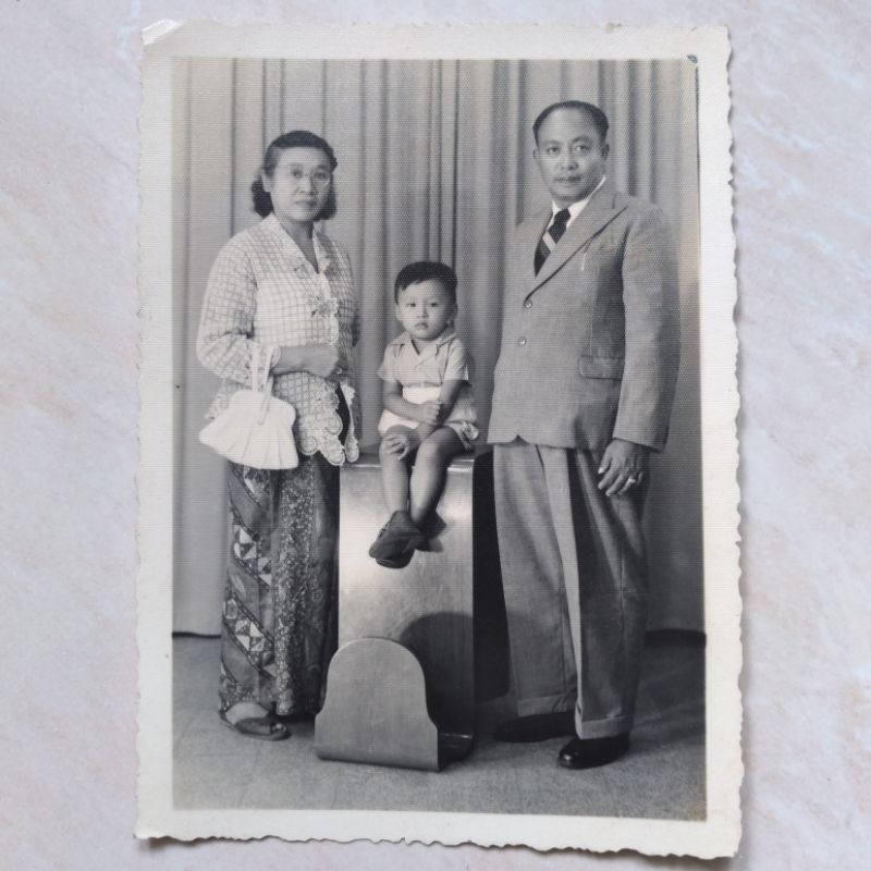 Foto Kuno Lawas Jadul Foto Keluarga Etnis Tionghoa 1955 - YN909