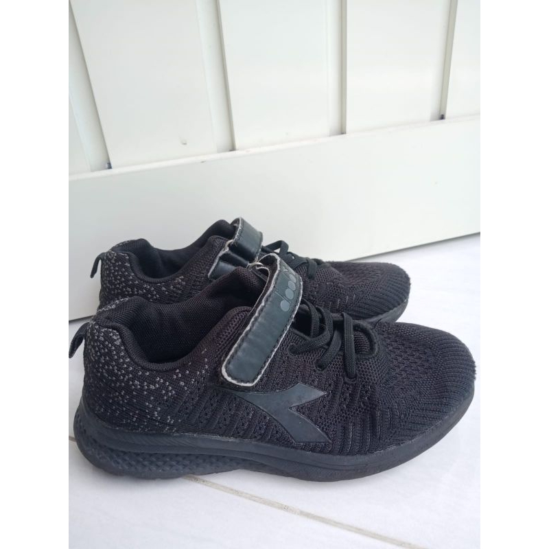 Diadora Sepatu Sekolah Anak Preloved
