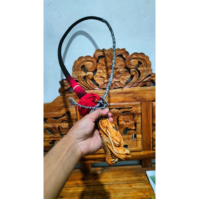 pecut ukir naga