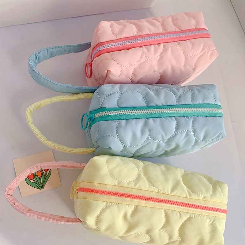 

Kotak Pensil Sleting Motif Bunga Flower Handle Pastel / Pouch Makeup Aesthetic / Tas Aksesoris