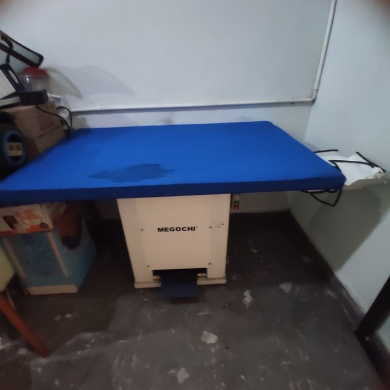 meja vakum setrika uap MEGOCHI
