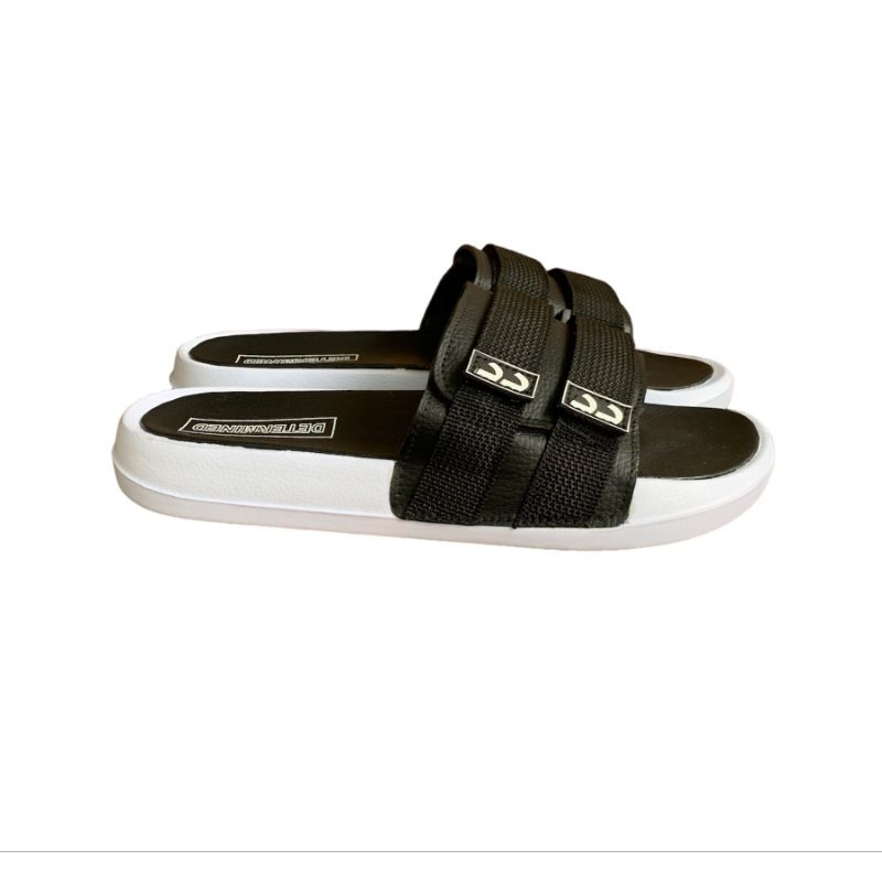 Sandal slip on Determined Hitam putih