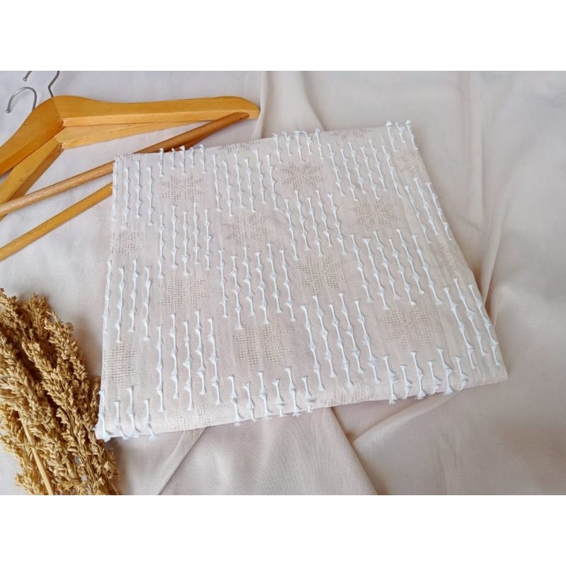 KAIN TENUN BULU, KAIN TENUN PREMIUM, KAIN TENUN JEPARA, KAIN LILIT, ROK LILIT, KEBAYA WISUDA MODERN 