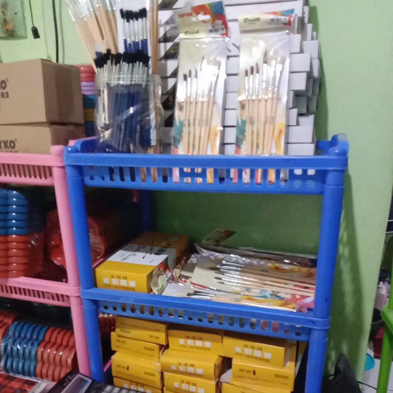 

Alat lukis kuas dan pallet