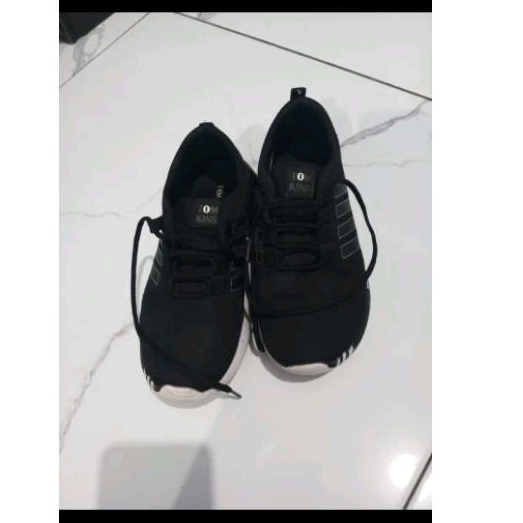sepatu hitam anak preloved tomkins