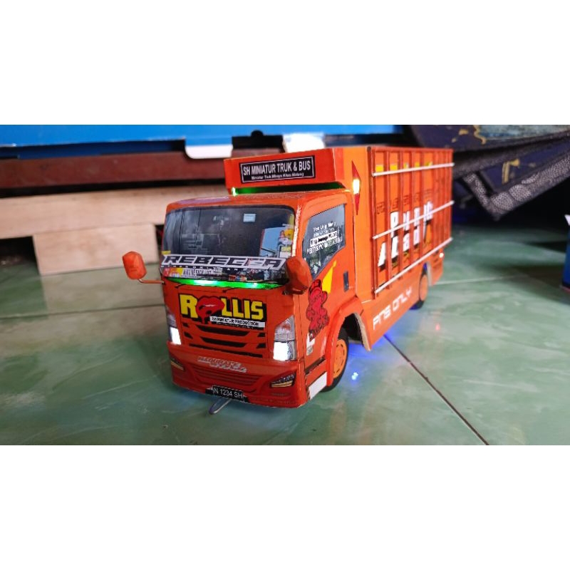 miniatur truk oleng rollis bak 3D detail