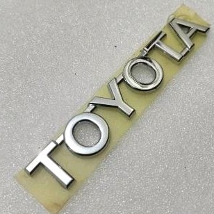 Emblem tulisan Toyota