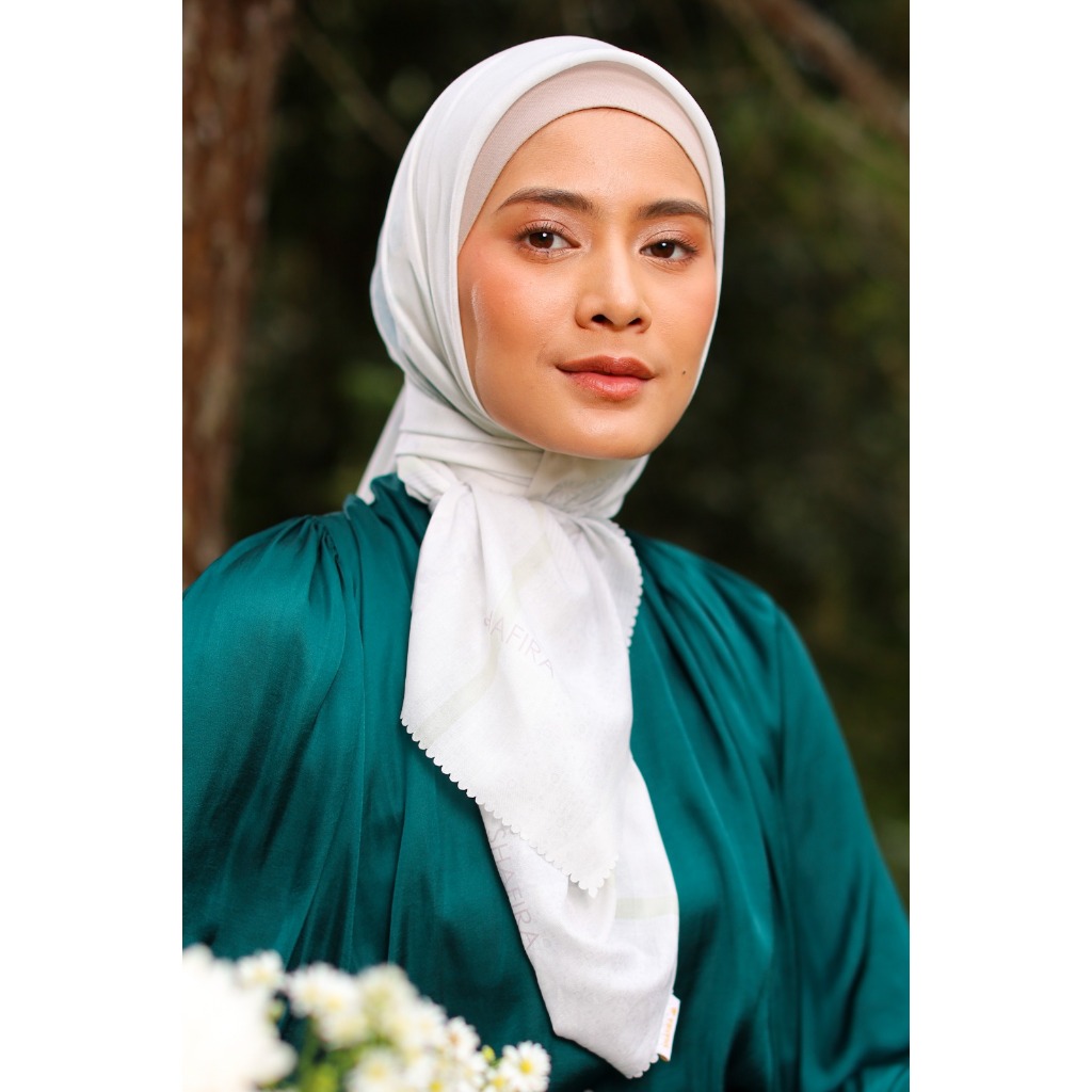 Everly Printed Scarf - Ivory I Hijab Segi Empat Shafira