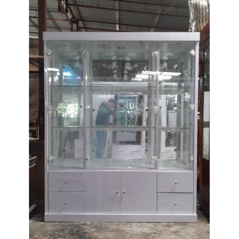Lemari Hias Kristal Kayu HPL 4 Pintu MR