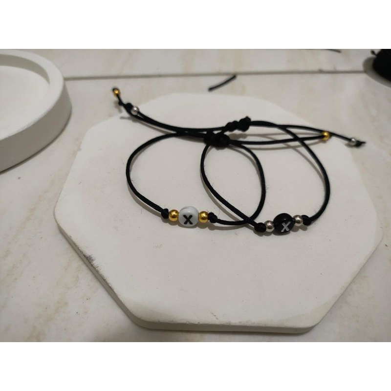 Gelang inisial serut tali satin