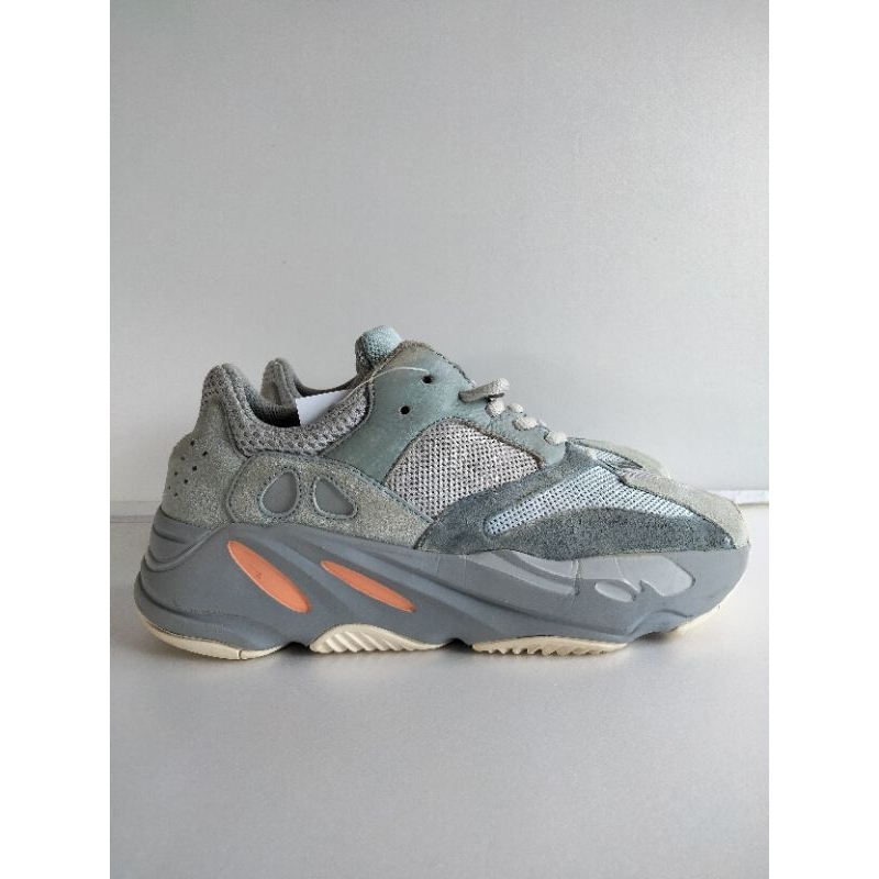 ADIDAS YEEZY BOOST 700