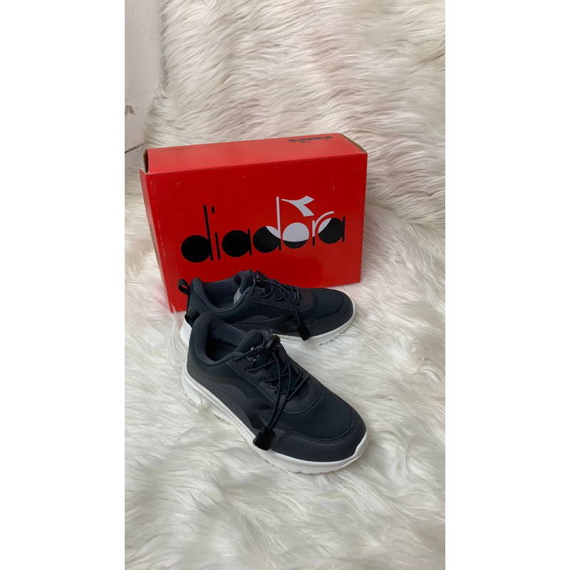 Sepatu Anak Diadora