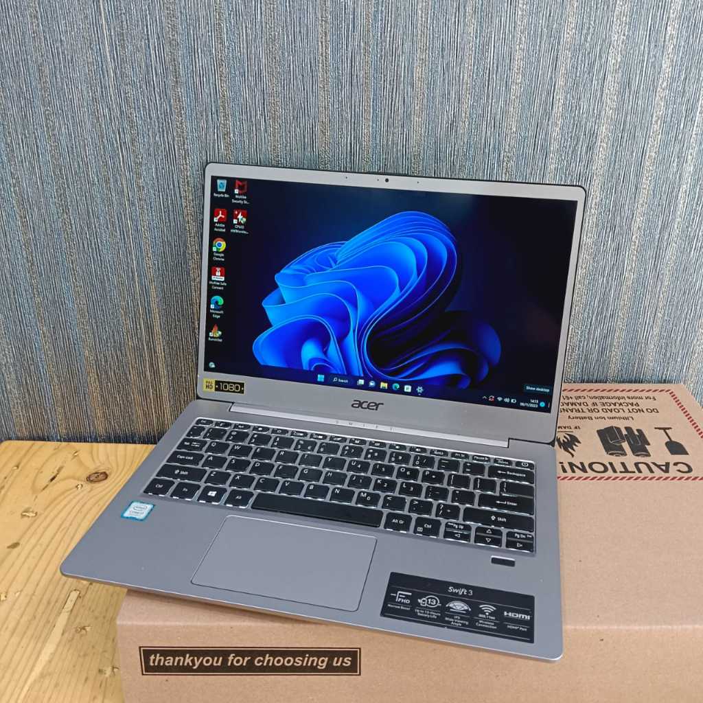 Laptop Acer Swift 3 SF313-51 Oled,  Core i7 - 8550U, Ram 8gb / 512gb Ssd Fullset Garansi