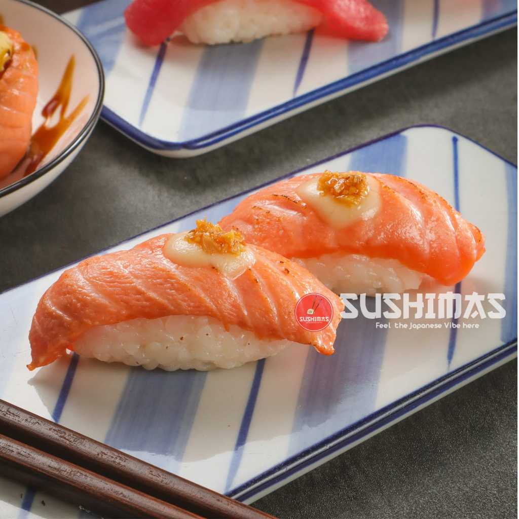 

SALMON GARLIC NIGIRI