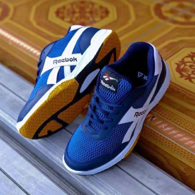 BEST DEALS SEPATU REEBOK KOMPONEN/ SEPATU OLAHRAGA EDISI NEW NORMAL/SEPATU BADMINTON