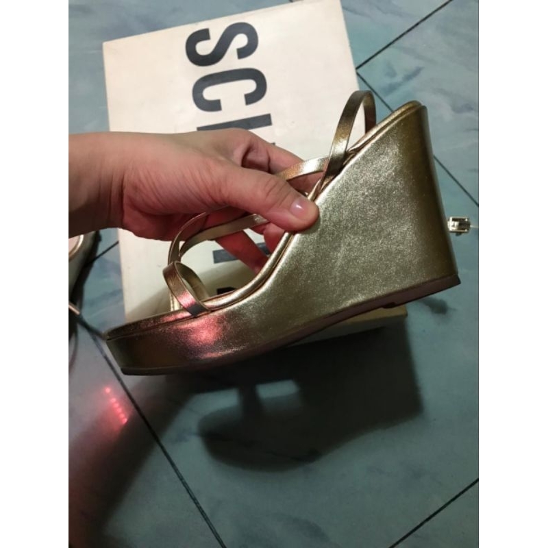 Linea Schutz Gold Wedges