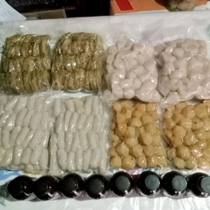 

paket B pempek ikan gabus+cuka pempek ikan asli khas Palembang