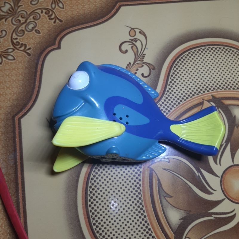 mainan / figure dikoleksi nemo dori disney  mcd