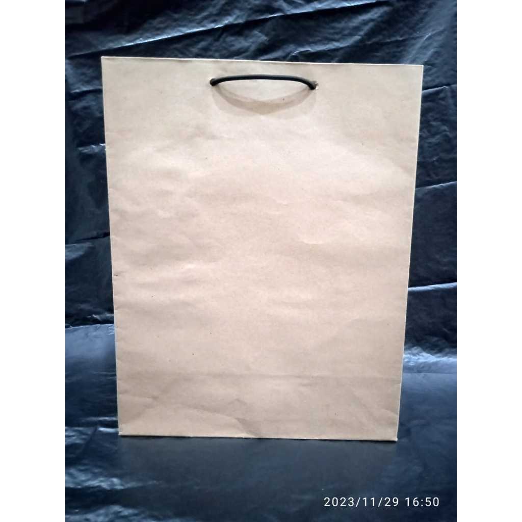 

[ Ecer ] Paper Bag Polos Ukuran 26x12x32 cm / Paper Bag / Shopping Bag / Tas Kertas Polos / Tas Sovenir
