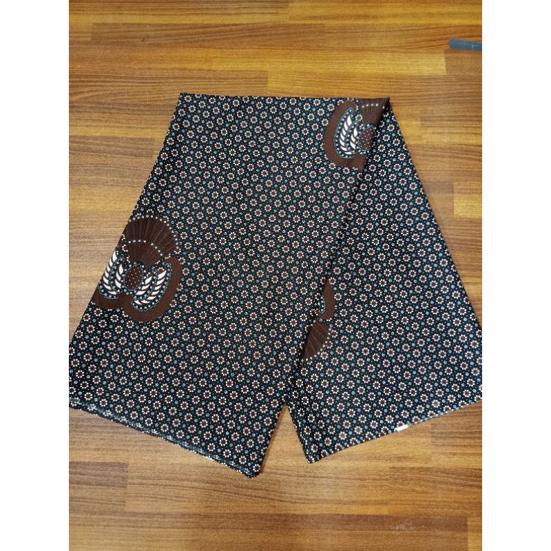 Bahan jarik katun batik dengan motif truntum ceplok garuda jogjaan
