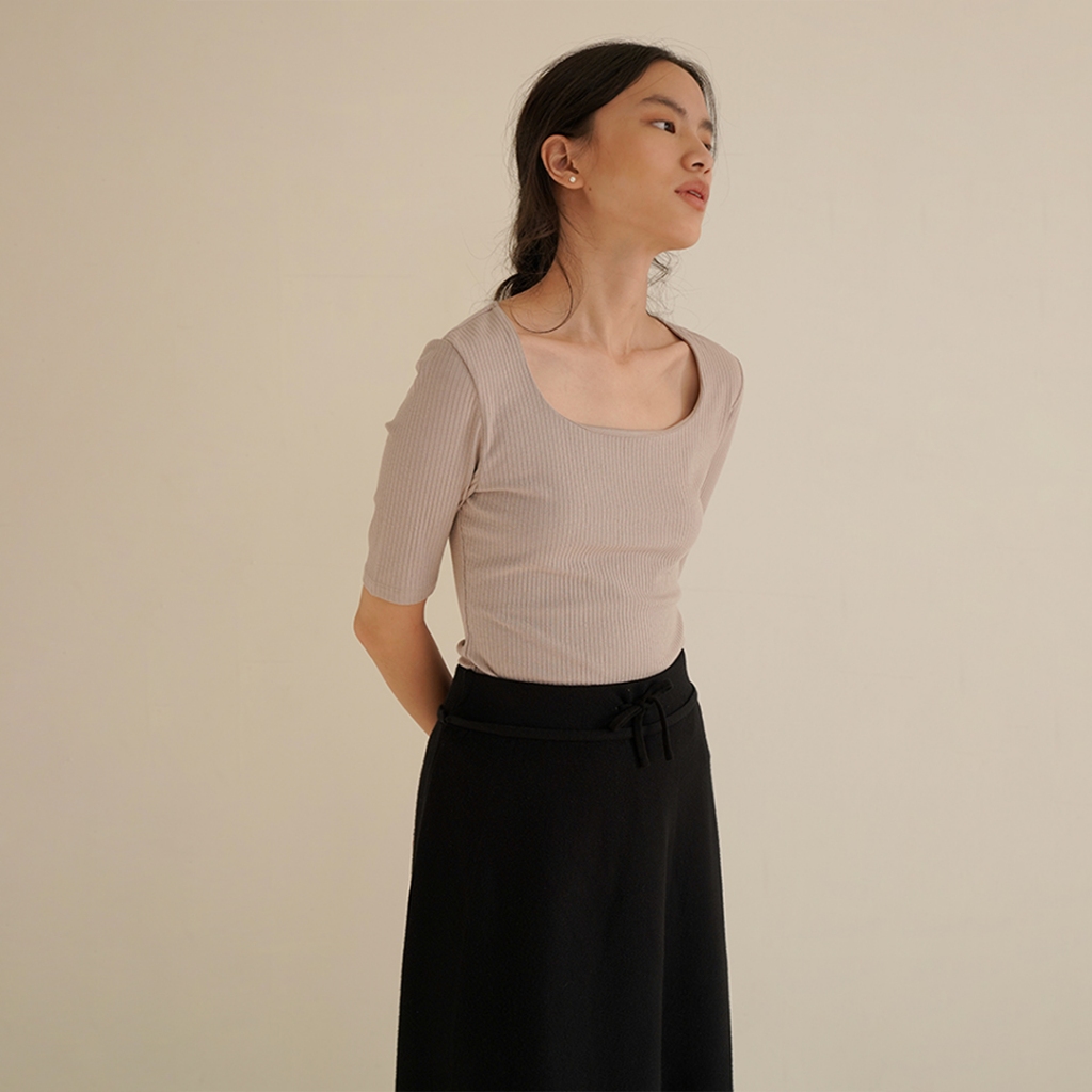 Mississippi Kaos U-Neck Wanita Lengan Pendek Premium LIN000583M Mocca