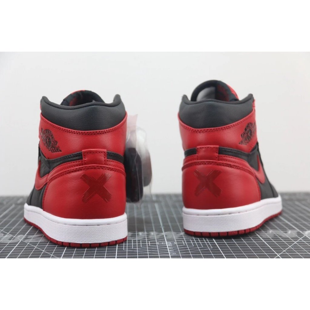 Nike Air Jordan 1 X Banned Bred 1985