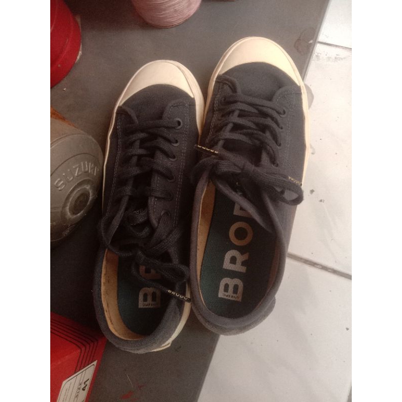 sepatu brodo