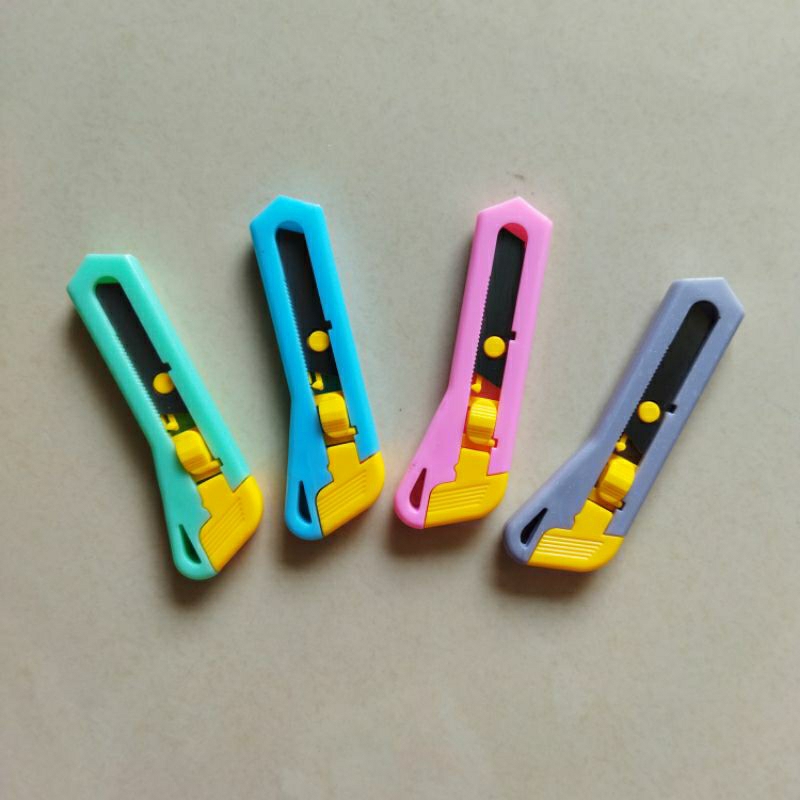 

Alat Sekolah Cutter Mini / Pisau Pemotong Kertas