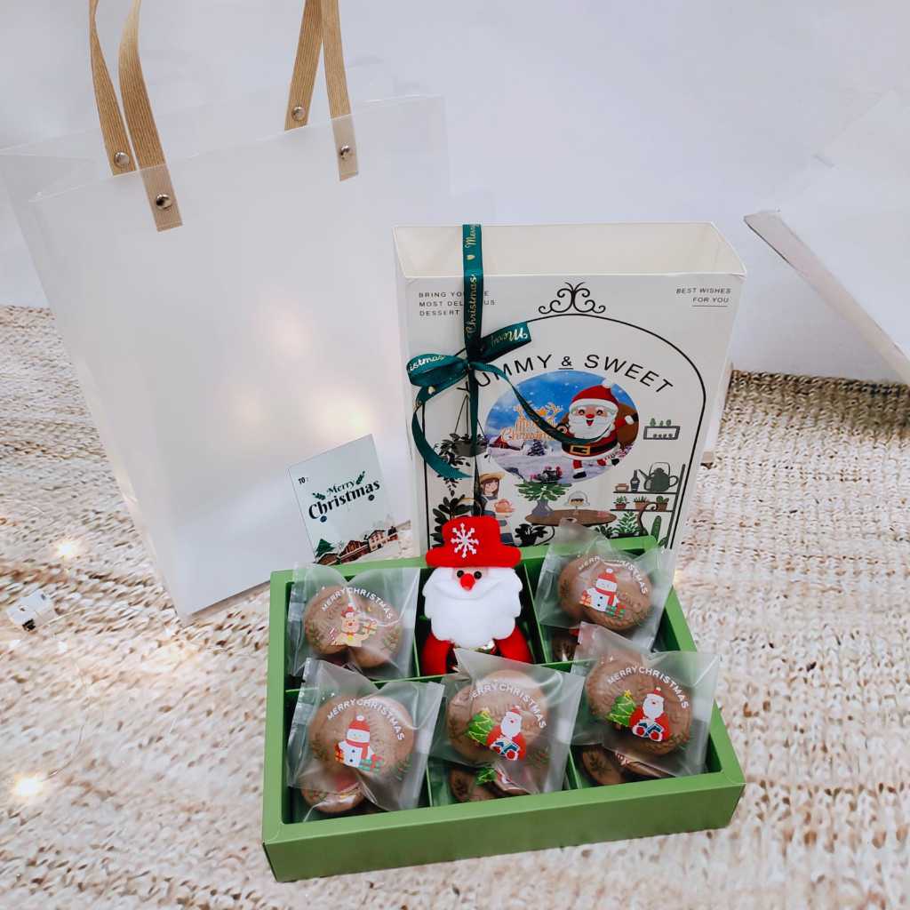 

Hampers Christmas YUMMY GIFT - Bingkisan Kado - Parcel Snack GB021