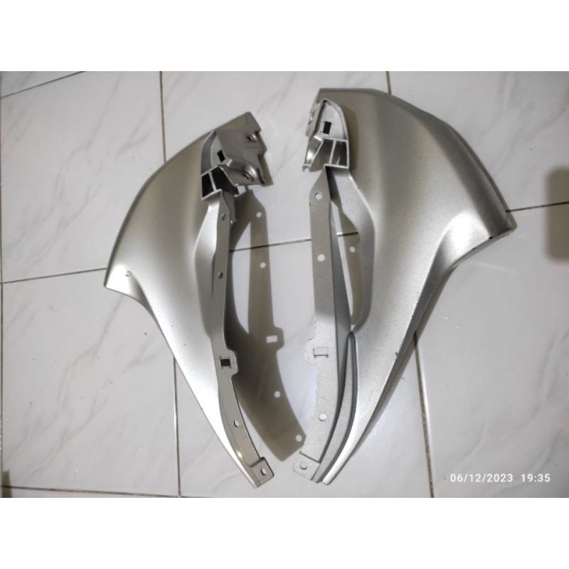 Fairing body pipi kanan kiri CBR 250R atau cover pipi kanan kiri CBR 250R atau fairing CBR 250R atau