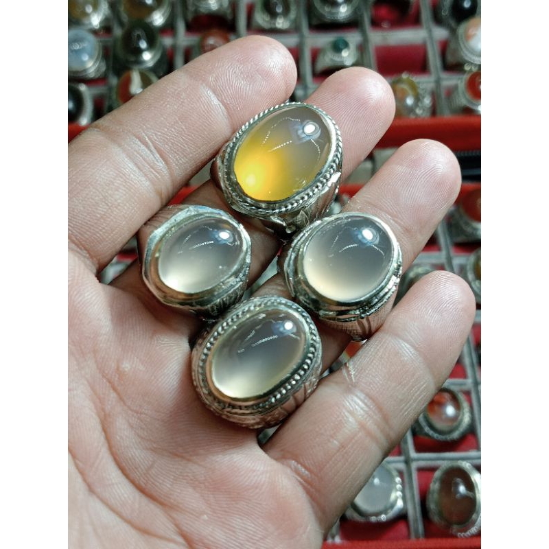 anggur giwang calsedon