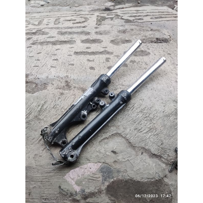 bottom tabung shock breaker depan satu set sama as yamaha lexam original ori asli second