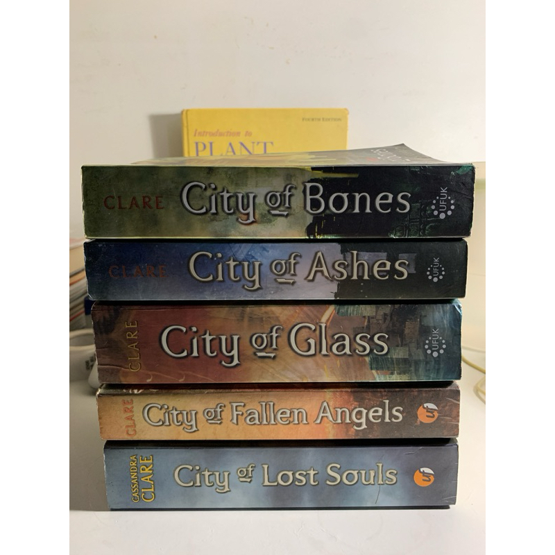Karya Cassandra Clare